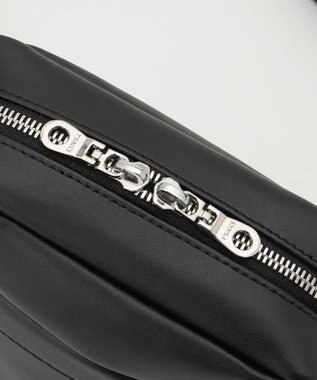 Y'SACCS ブロックモチーフポシェット ブラック