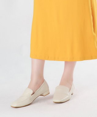 Dominic3 晴雨兼用 サイドギャザー ソフトレザーローファー アイボリー