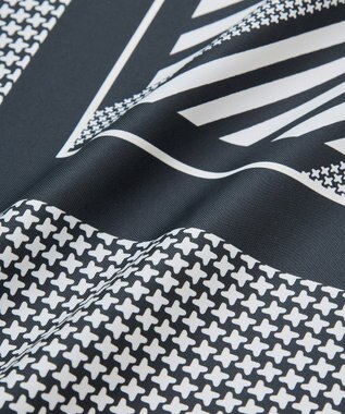 Green Parks ７０ｃｍ　幾何学柄スカーフ Black