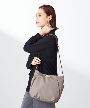 Y'SACCS 【ナイロンタフタ】トラベルショルダー グレージュ