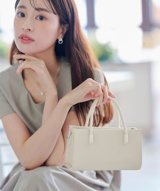 Tiaclasse 【本革】ショルダーストラップ付きスクエアミニバッグ アイボリー