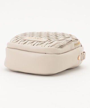 LA BAGAGERIE ランダムプリーツショルダーバッグ タテ アイボリー