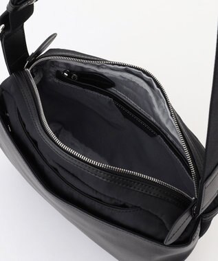 Y'SACCS シルキーリュクスショルダーバッグ ブラック