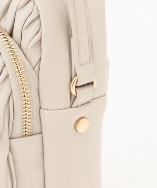 LA BAGAGERIE ランダムプリーツショルダーバッグ タテ アイボリー