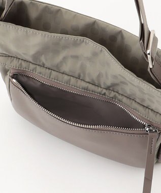 Y'SACCS はっ水ドットジャカード リサイクルレザーコンビ ショルダー グレージュ