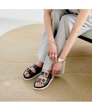 MODE ET JACOMO <carino>厚底ビジューバックルサンダル ブラック
