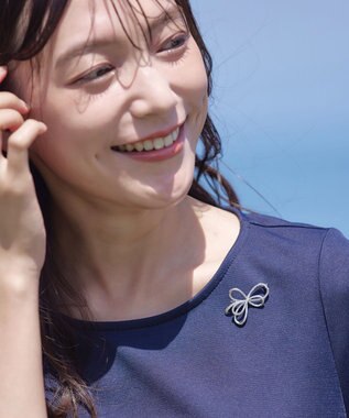 Tiaclasse クロスリボンデザインブローチ シルバー