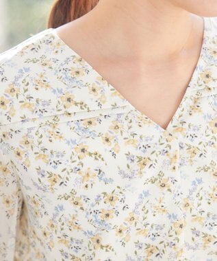 Tiaclasse L 【洗える】花柄Vネックブラウス ホワイト