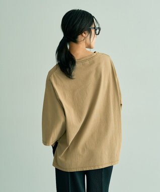 YECCA VECCA ヴィンテージ風箔プリントロゴTee Dark Beige