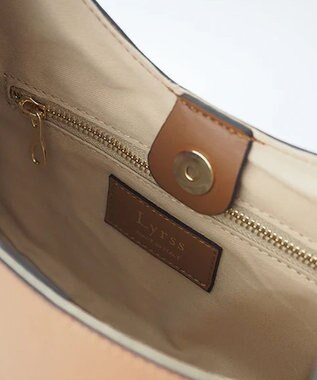 style code [Lyrss/リルス] イタリア製牛トコ皮 ハーフムーンエシカル レザー バッグ キャメル