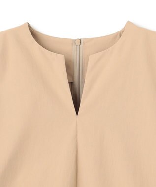 BEIGE， 【接触冷感/UVカット/洗える・BAILA 8.9月合併号掲載】YANN / Vスリットプルオーバーブラウス Beige