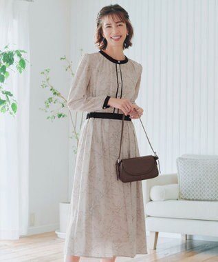 Tiaclasse L 【安田美沙子さん着用・新色/XSサイズ追加・洗える】フラワープリント配色ワンピース ベージュ