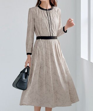 Tiaclasse L 【安田美沙子さん着用・新色/XSサイズ追加・洗える】フラワープリント配色ワンピース ベージュ