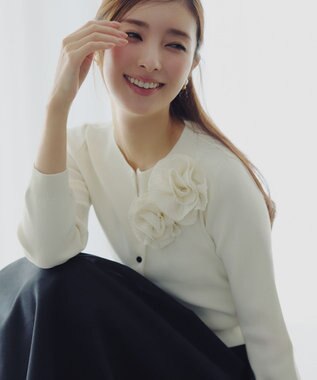 TOCCA 【宮本茉由さん着用】GLOW CORSAGE KNIT ニットカーディガン アイボリー系