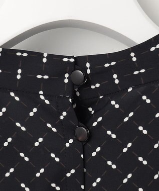 自由区 S 【セットアップ対応・洗える】ライトサテン8分袖 ブラウス ブラック系1