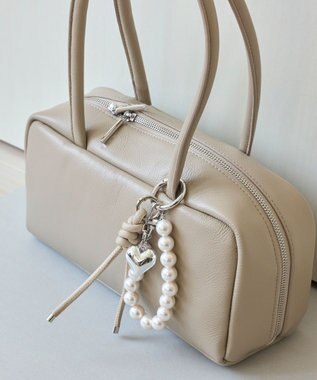 Phoebe ボリュームボールストラップチャーム　パール ホワイト