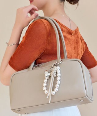 Phoebe ボリュームボールストラップチャーム　パール ホワイト