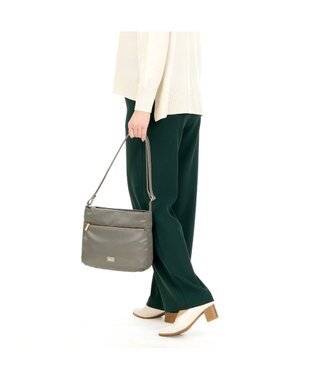 IBIZA プリード　ナイロン　ショルダーバッグ グレー