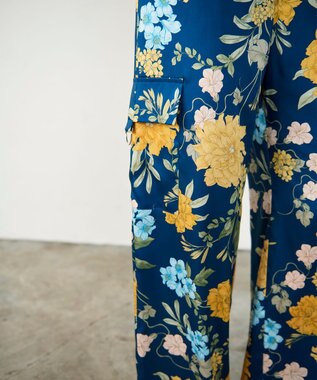 GRACE CONTINENTAL フラワープリントワークパンツ ネイビー
