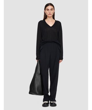 フルイドツイル　テーパードトラウザーズ