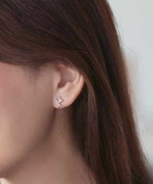 Tiaclasse 【安田美沙子さん着用・金属アレルギー対応】パール付きクロスピアス／イヤリング ピアス：シルバー