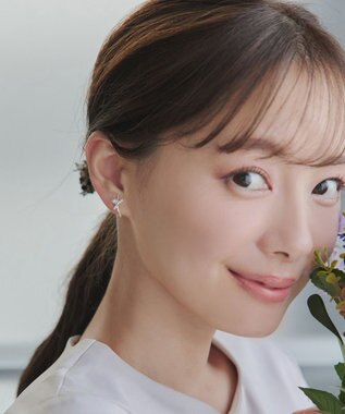 Tiaclasse 【安田美沙子さん着用・金属アレルギー対応】パール付きクロスピアス／イヤリング イヤリング：シルバー