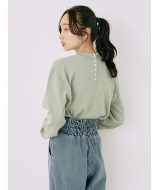 earth music&ecology バックボタンクルーネックニットプルオーバー