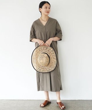 WHITE MAILS 【阿久津ゆりえコラボ】フロントタック Vネック ワンピース