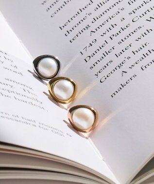 Phoebe 〈金属アレルギー対応〉ニュアンスメタルドロップパールピアス/シャンパンゴールド　淡水パール/天然パール シャンパンゴールド