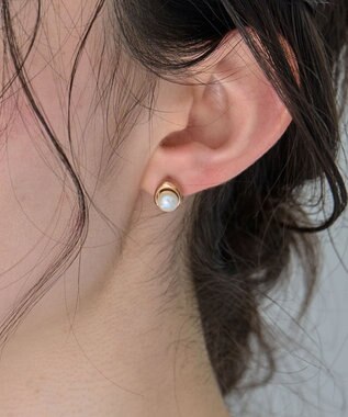 Phoebe 〈金属アレルギー対応〉ニュアンスメタルドロップパールピアス/シャンパンゴールド　淡水パール/天然パール シャンパンゴールド
