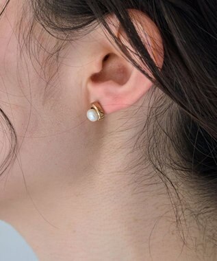 Phoebe 〈金属アレルギー対応〉ニュアンスメタルドロップパールピアス/シャンパンゴールド　淡水パール/天然パール シャンパンゴールド