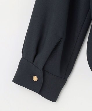 J.PRESS LADIES 【洗える】ヌーディスバックサテン バンドカラー ブラウス ネイビー系