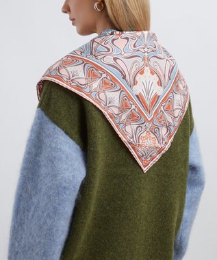 LIBERTY. アイアンシ トライアングル シルクスカーフ 100×140