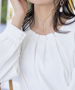 Tiaclasse L 【洗える】大人上品なタックパールブラウス オフホワイト