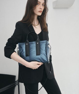 TOPKAPI 【TREASURE TOPKAPI】メタリック パデット ショルダー付 トートバッグ シアンブルー