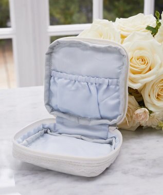 Maison de FLEUR レースフリルポーチ White