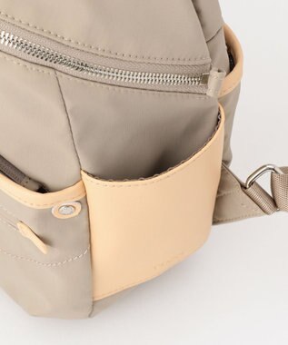 Y'SACCS 【ナイロンタフタ×リサイクルレザー】デイリーミニリュック ライトグレー