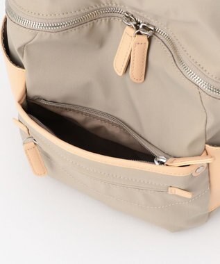 Y'SACCS 【ナイロンタフタ×リサイクルレザー】デイリーミニリュック ライトグレー