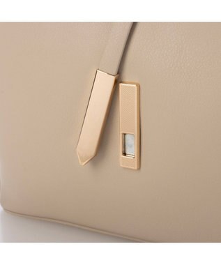 UNBILLION カシュカシュ cachecache / メタルフラップ3つ口ミニショルダー アイボリー