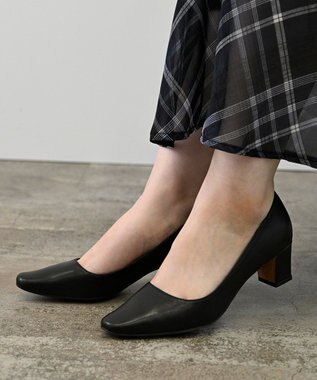 APOM スクエアトゥプレーンパンプス50