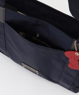 LA BAGAGERIE 【LA BAGAGERIE×HELLO KITTY】リボンチャーム付き　デイリートート　Mサイズ ネイビー