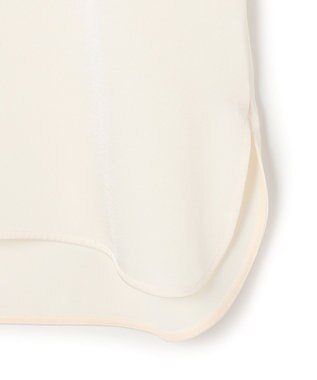 23区 カフスボタン サテンTEEブラウス アイボリー系