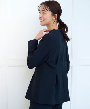 組曲 S 【KUMIKYOKU NAVY】コンフォータブルドレープ 襟付きブラウス ネイビー系