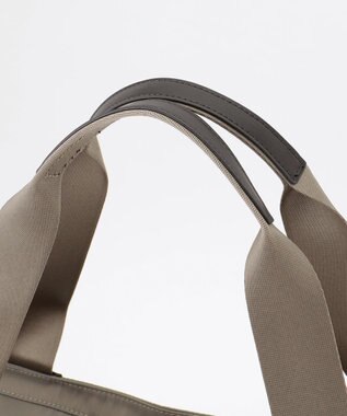 LA BAGAGERIE 【LA BAGAGERIE×HELLO KITTY】リボンチャーム付き　デイリートート　Mサイズ グレージュ