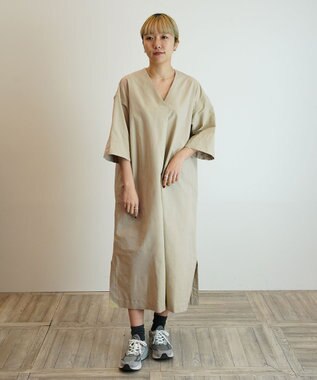 WHITE MAILS 【阿久津ゆりえコラボ】フロントタック Vネック ワンピース ベージュ