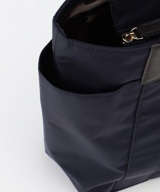 LA BAGAGERIE 【LA BAGAGERIE×HELLO KITTY】リボンチャーム付き　デイリートート　Mサイズ ネイビー