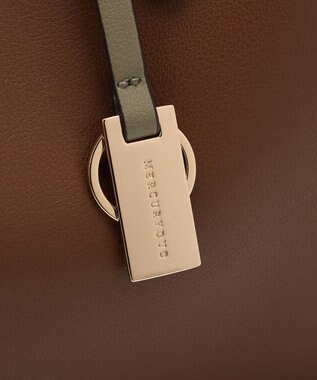 style code 【MERCURYDUO/マーキュリーデュオ】両アオリポケットサイド配色大開き開口 超軽量ハンドバッグ キーチャーム付 ダークブラウン