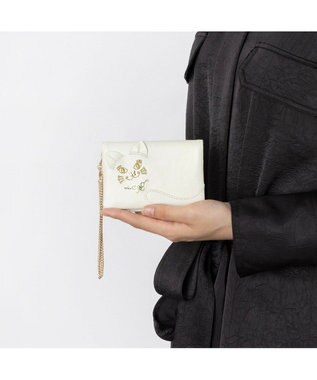 ANNA SUI TITIソフト 2面パスケース アイボリー