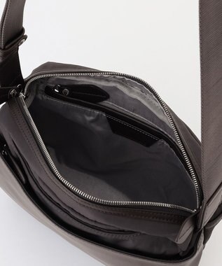 Y'SACCS シルキーリュクスショルダーバッグ ダークチョコ