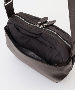 Y'SACCS シルキーリュクスショルダーバッグ ダークチョコ